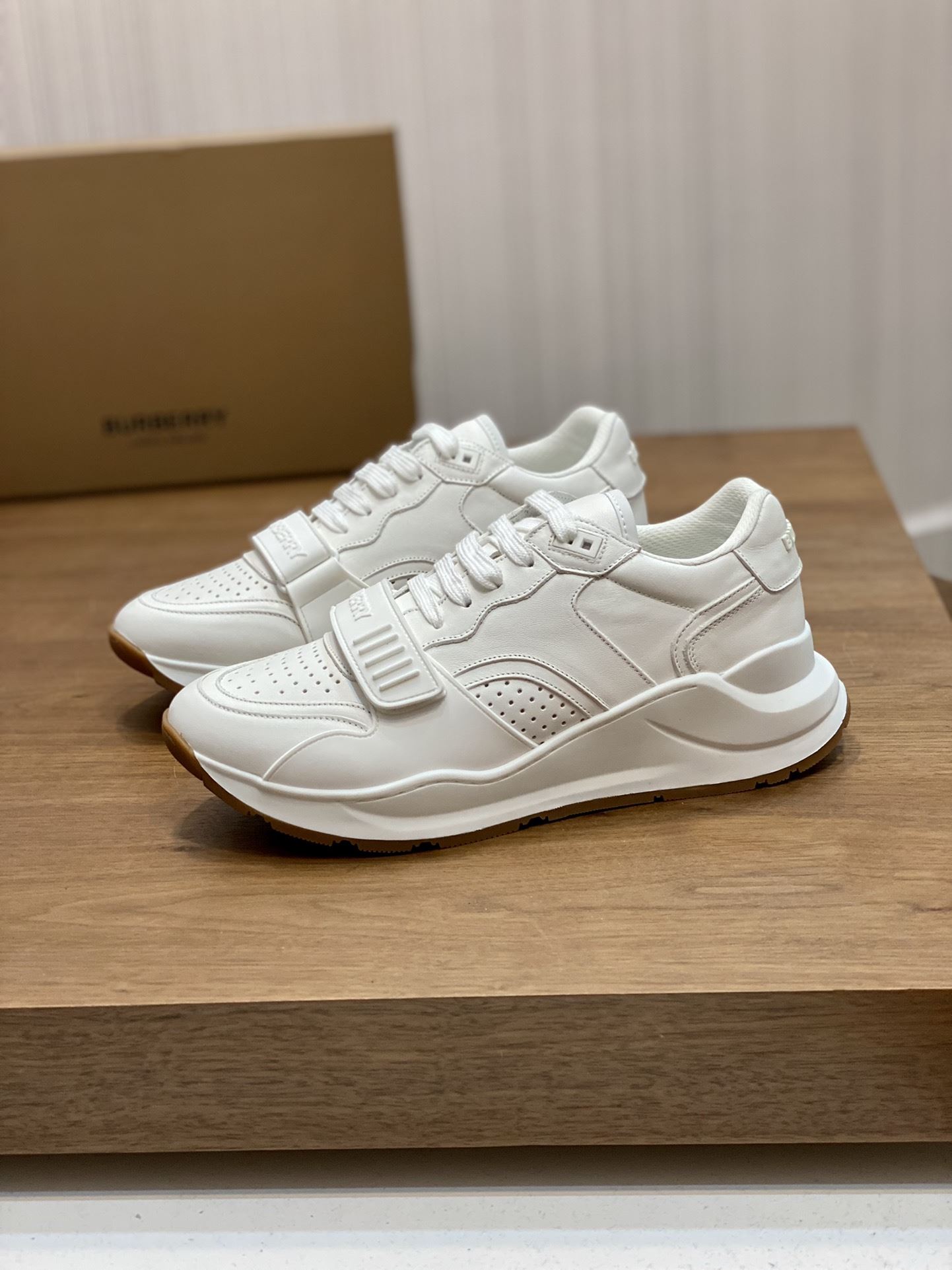 Burberry Low Shoes